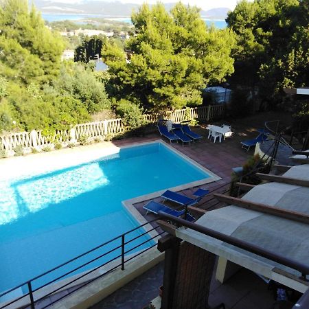 Villa Panoramica Immersa Nel Verde Porto Pino Bagian luar foto