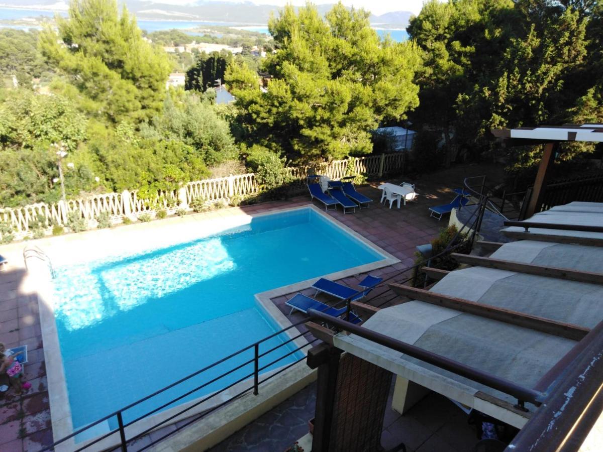 Villa Panoramica Immersa Nel Verde Porto Pino Bagian luar foto