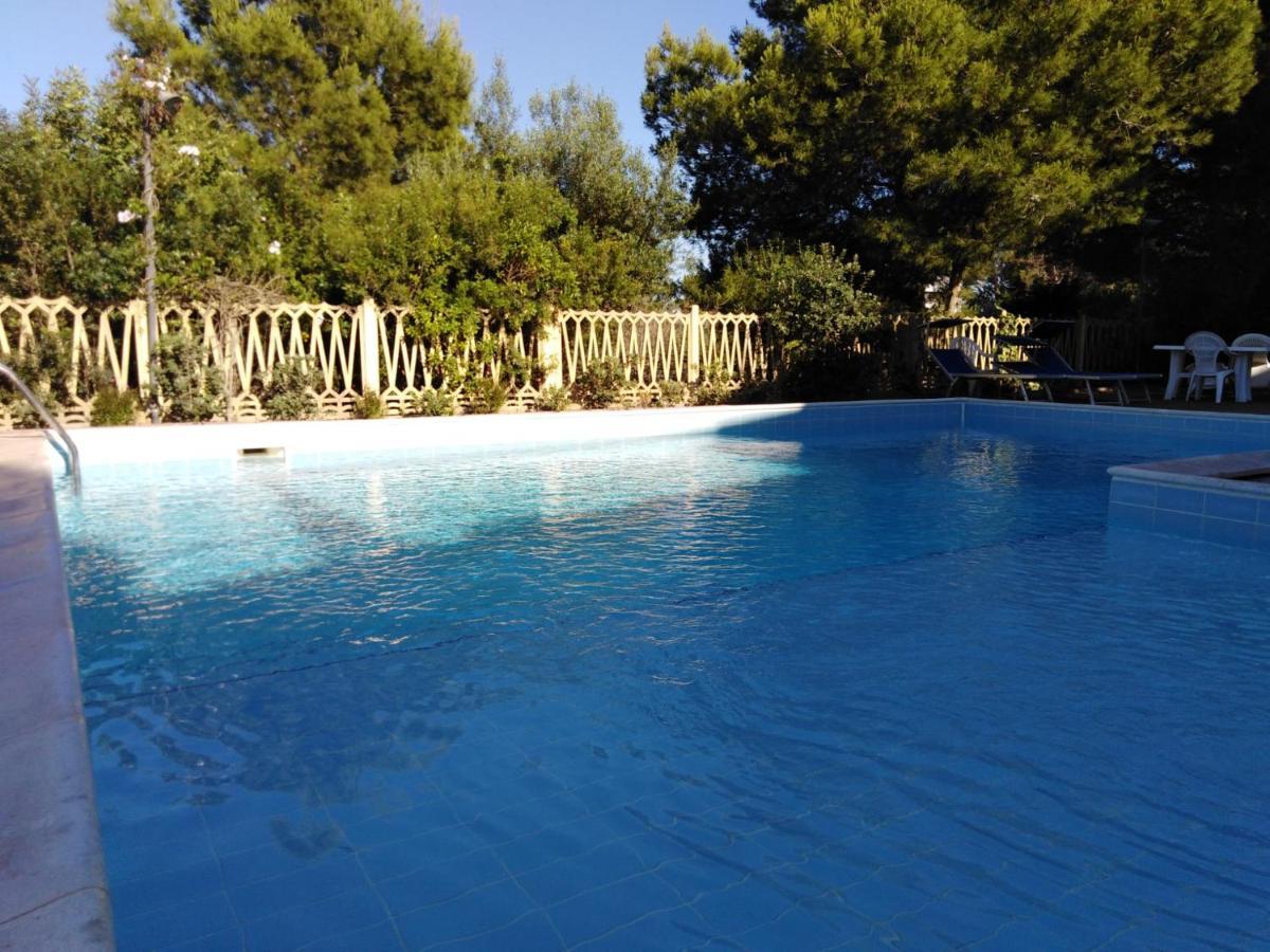 Villa Panoramica Immersa Nel Verde Porto Pino Bagian luar foto